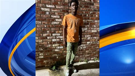 Mobile man shot, killed in Alabama Village; suspect  .